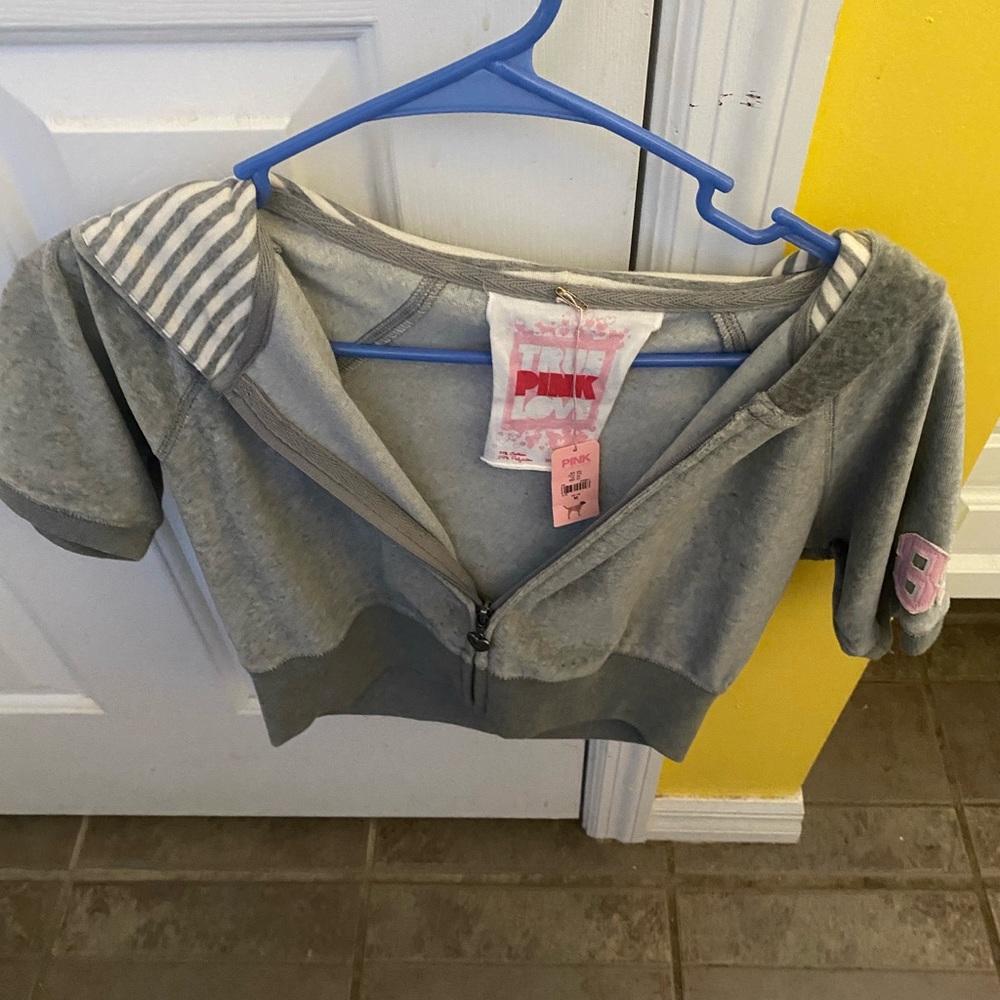 Pink gray velvet feel crop hoodie